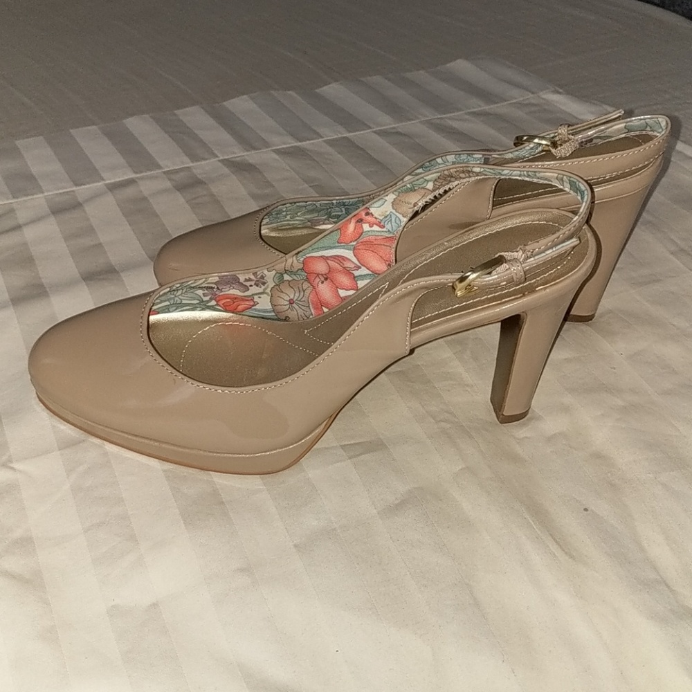 Tahari slingback Heels